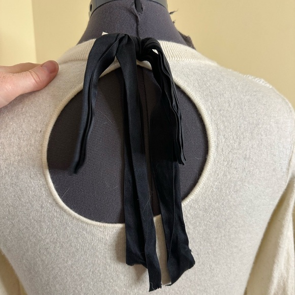 Kate Spade sequins cream sweater with black bow size medium - Picture 8 of 11